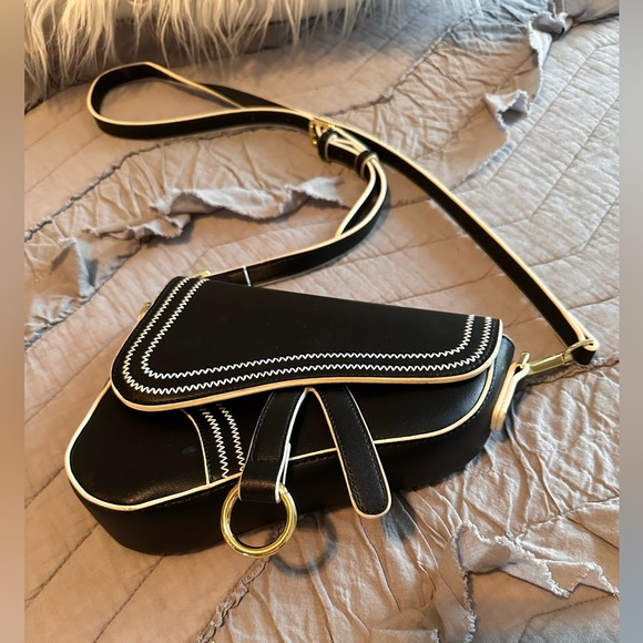Crossbody bag, adjustable strap. - Picture 1 of 5